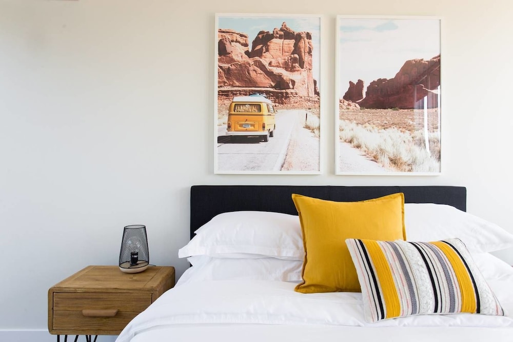 Spectacular and Modern Little Italy Penthouse - Image 4