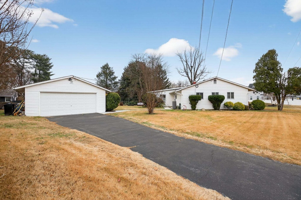 Elegant Home With Game Room Near Bwi 3 Bedroom Home