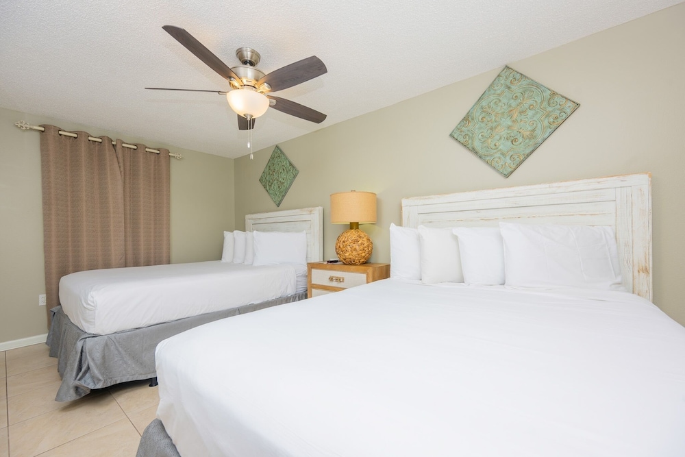 Phoenix Vi 6708 3 Bedroom Condo