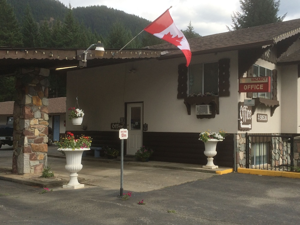 Canyon Alpine Motel