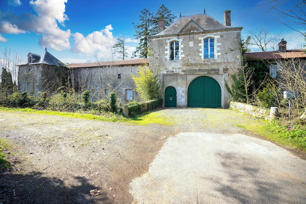 Le Chateau De La Tourlandry