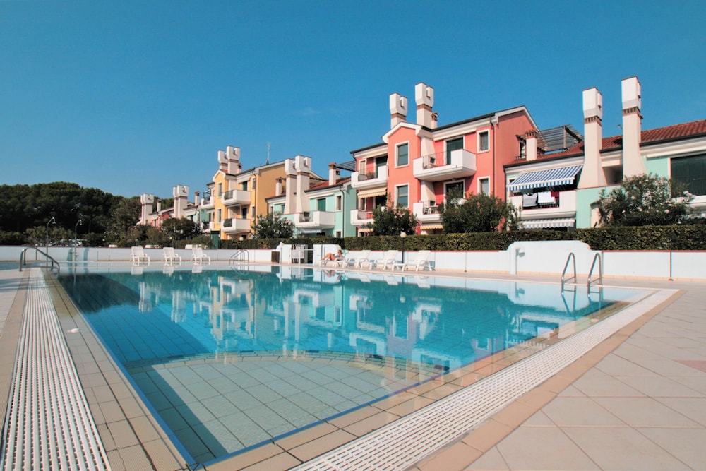 Relaxing Apartment With Pool Access