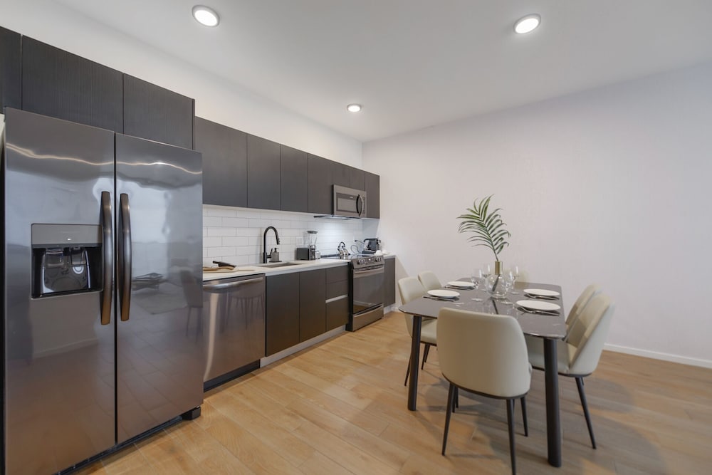 Bayside Charm Captivating Apartment