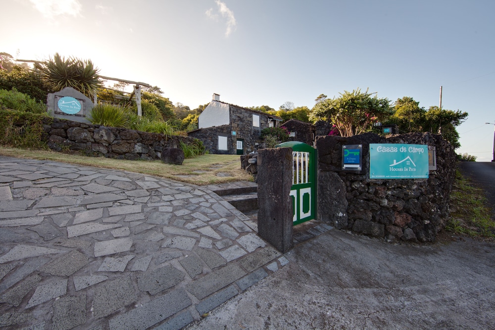 Hotel Houses In Pico - Image 1