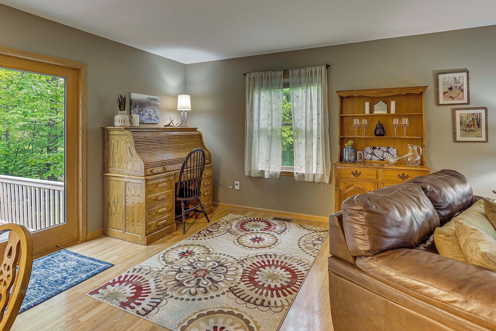 2 Mi to Woodbury Wildlife Area: Cozy Farmhouse!