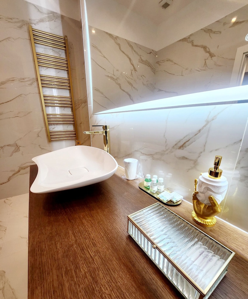 Golden palace luxury guest house