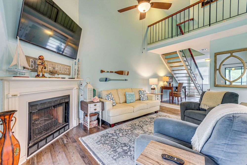 7 Mi to The Wharf: Gem w/ Beach Access