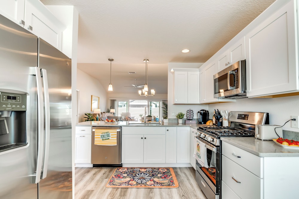 The Villages Golf Escape: Home w/ Pool Access!