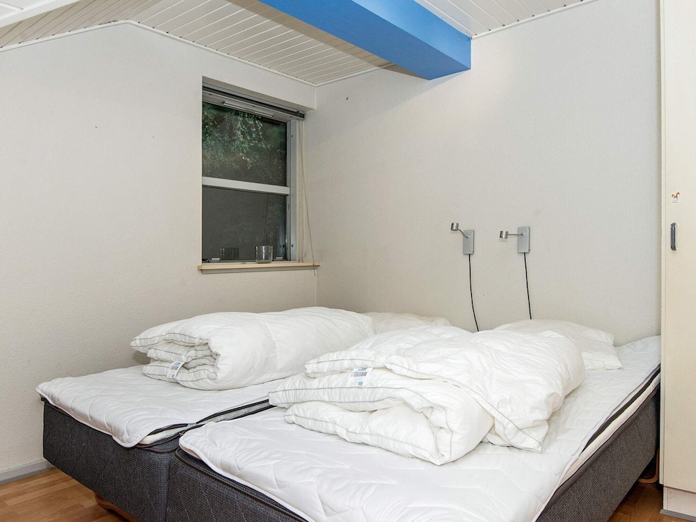 10 Person Holiday Home in Henne