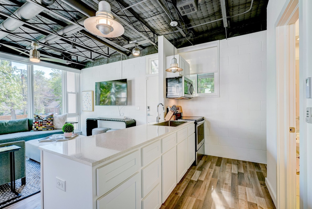 Luxury 5BR House Private Studio 5mins to OU Cha