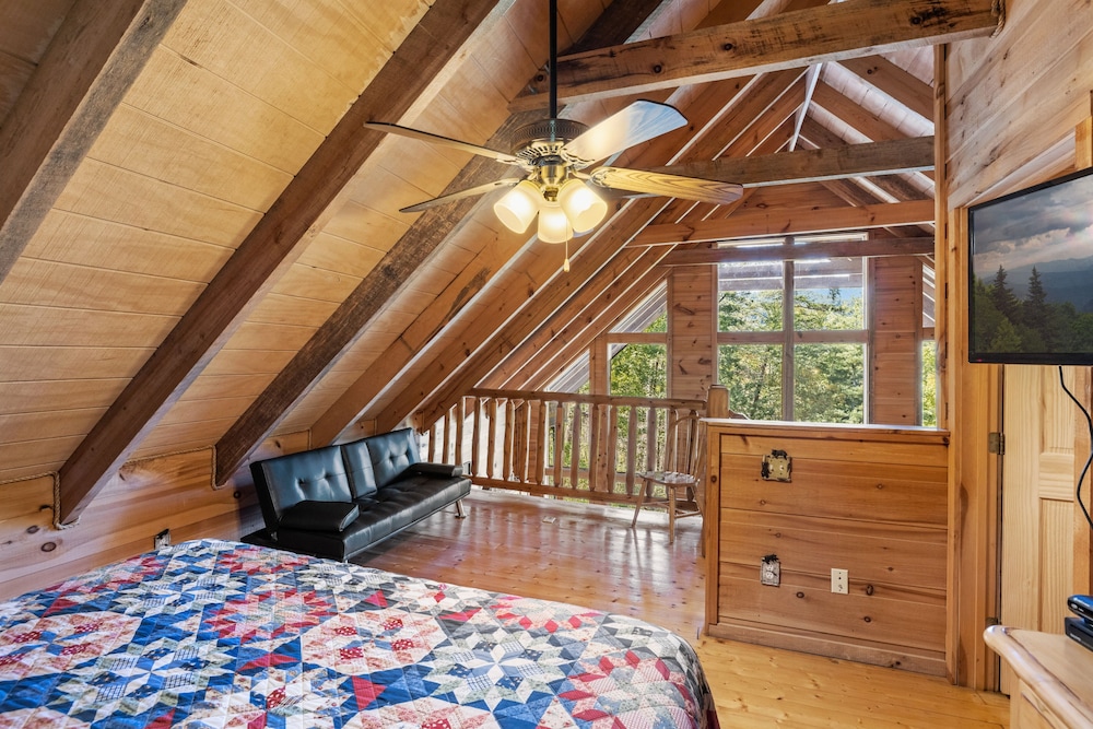Games With A View 3 Bedroom Cabin by RedAwning view 5