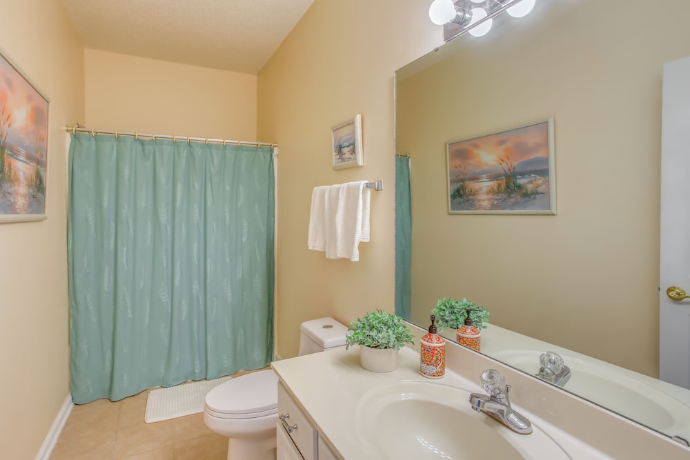 Myrtle Beach Condo w/ Community Pool & Water Views view 4