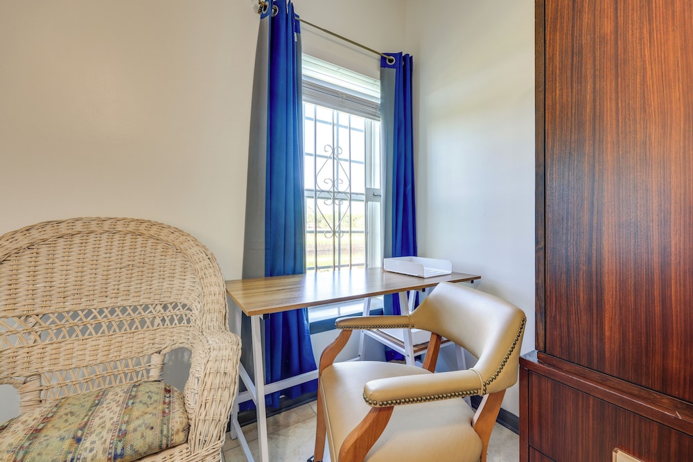 7 Mi to Dtwn Jacksonville: Riverfront Home w/ Deck