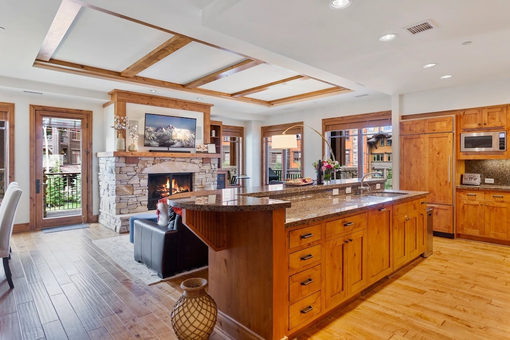 Shooting Star Lodge at Deer Valley Resort - Three Bedroom Residence #206 3 Condo