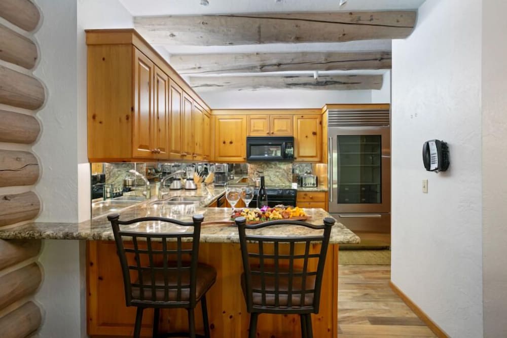 Pine Inn 9 - Two Bedroom with Spa Trail's End Lodge 2 Condo