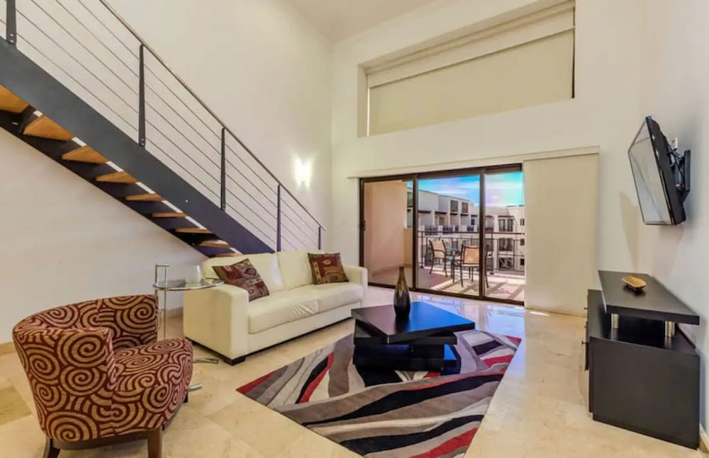 3BR 3BA Duplex w Amazing Views Pool Amenities