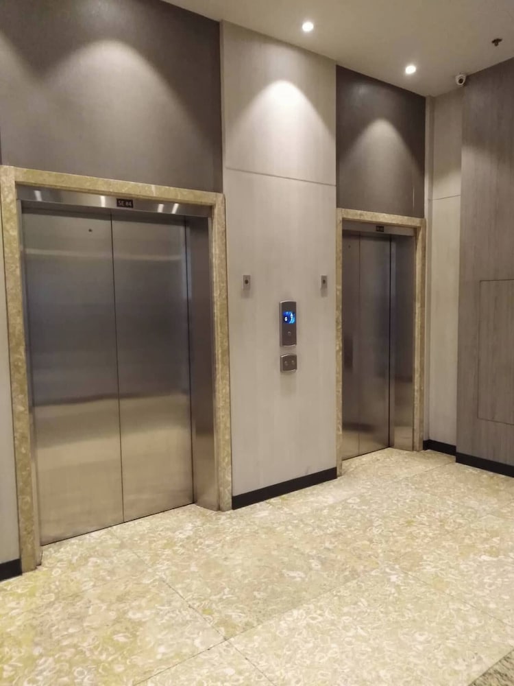 Araneta Cubao No Brown Outs 1BR Furnished Condo With Balcony Free Wifi Netflix