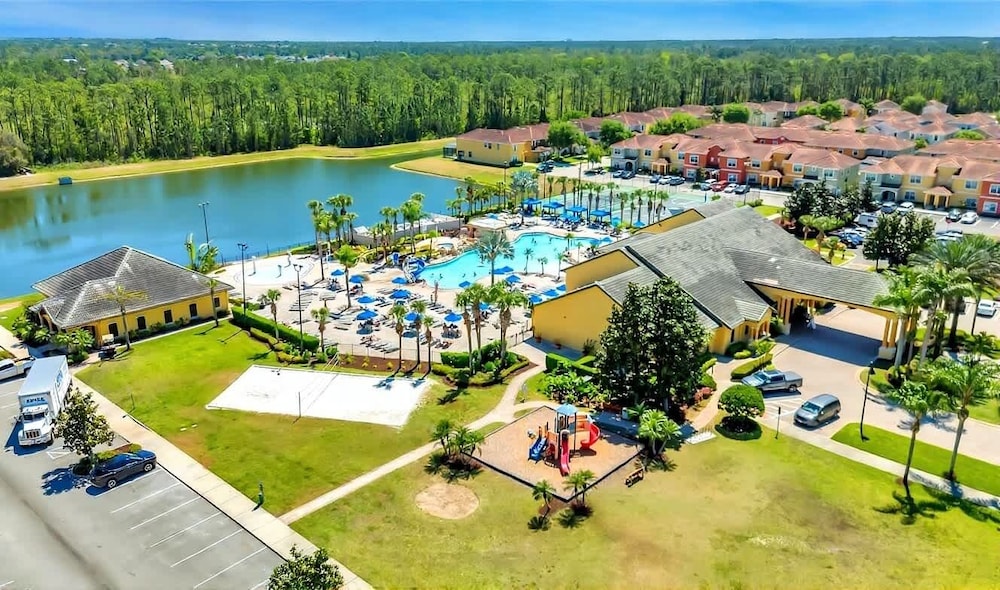 Paradise 4Bd w Private Pool Waterpark 8951