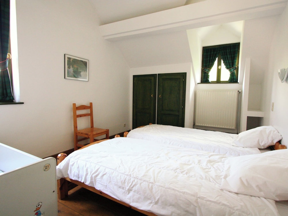 Mansion With Pool, Neblon view 3