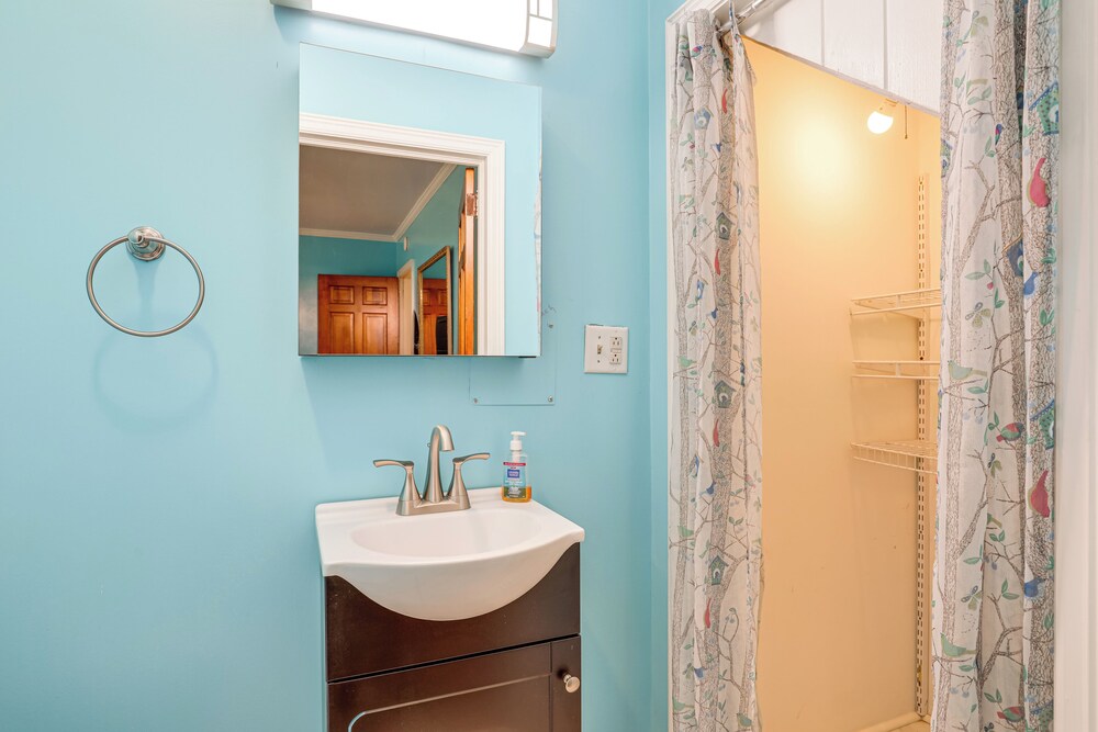Home 1 Mi to Dtwn Conway: Great for Beach Days!
