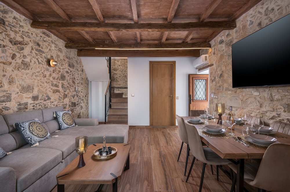 Stella s Traditional House Near the City