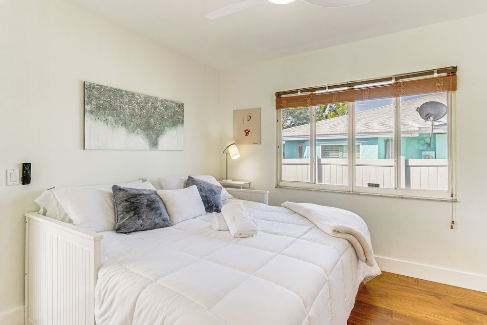 3 Mi to Beach: Pet-friendly Home in Port Charlotte