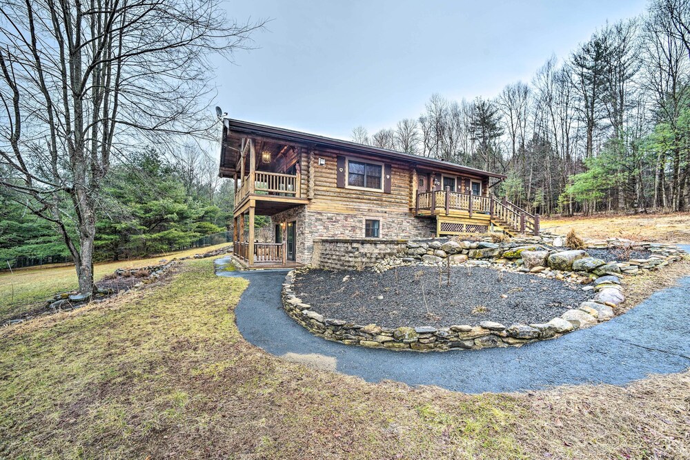 Spacious Cabin w/ Decks Near Saratoga Springs view 4