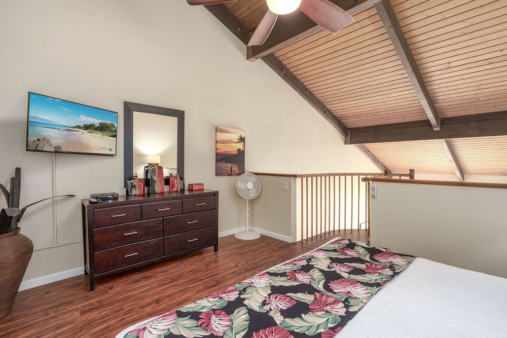 Kamaole Sands 2-406 - Luxurious Renovation - Penthouse Ocean Views - Split AC