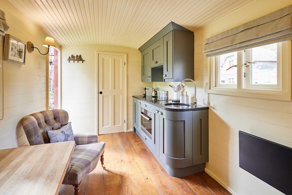Host Stay Guards Van