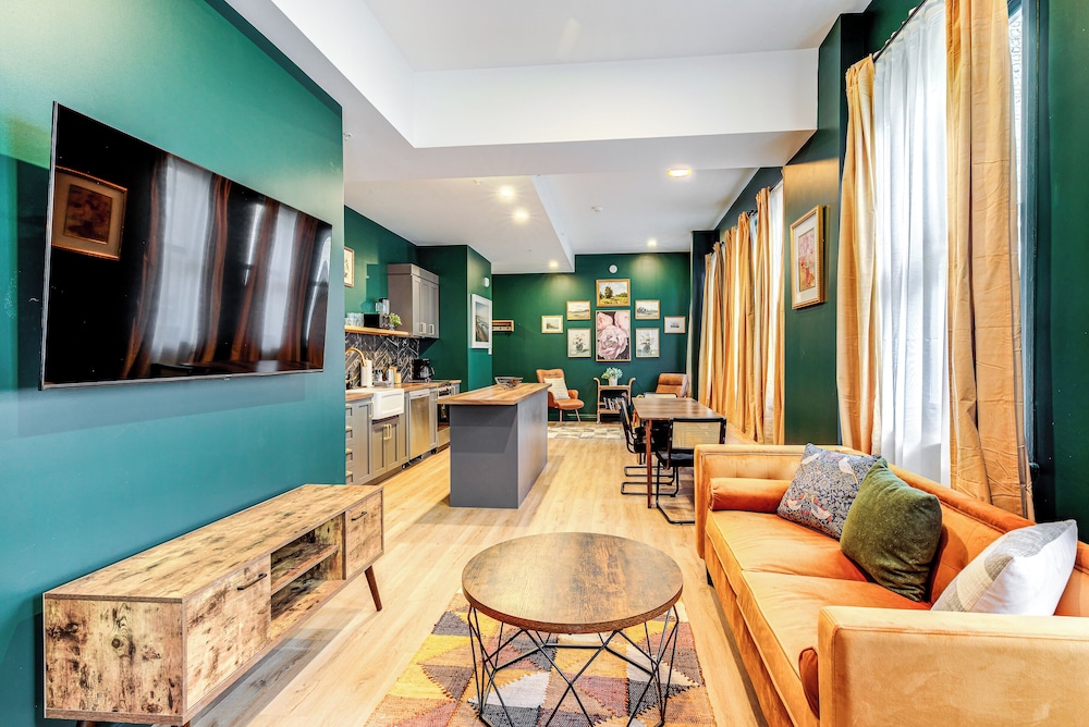 Majestic 3-Bedroom Designer Apartment