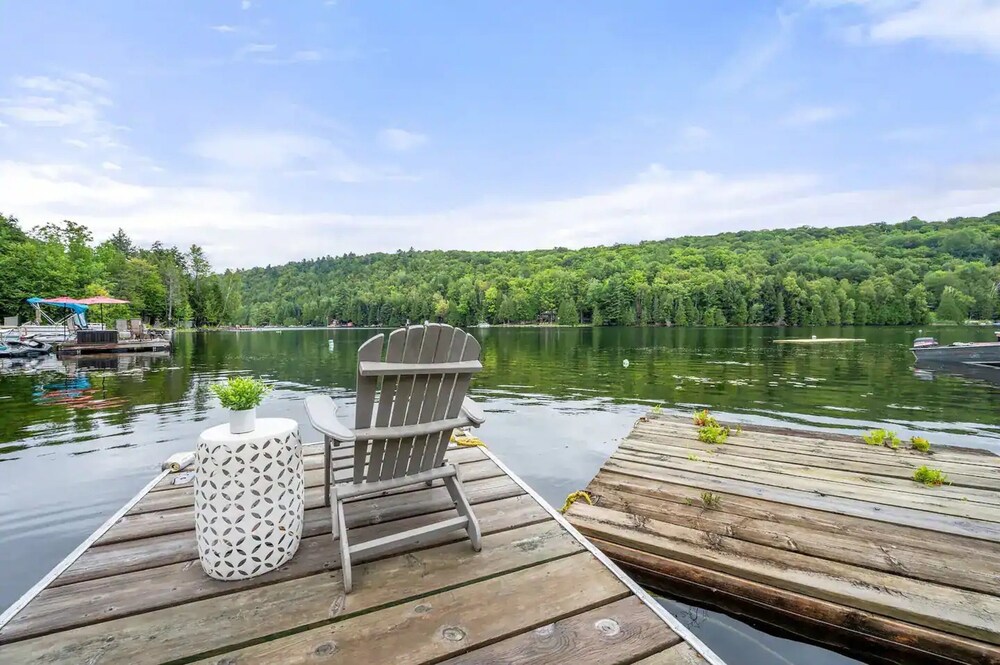 Quiet Spaciou Gorgeous Lakefront Cottage