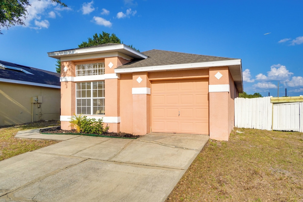 Central Orlando Home: 14 Mi to Universal Studios!