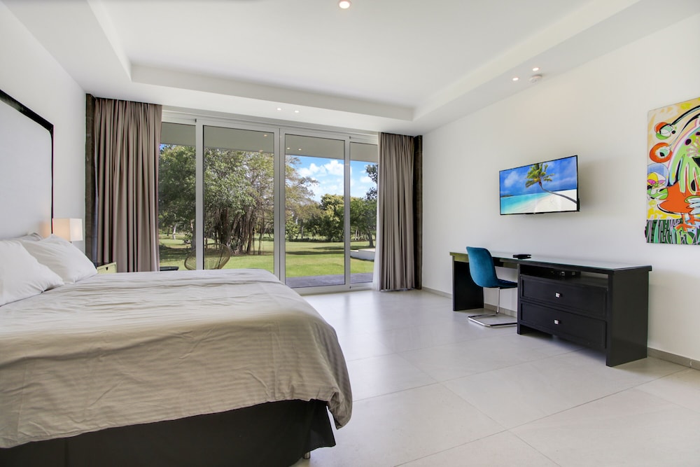 Ultra Modern Villa with Chef & Maid