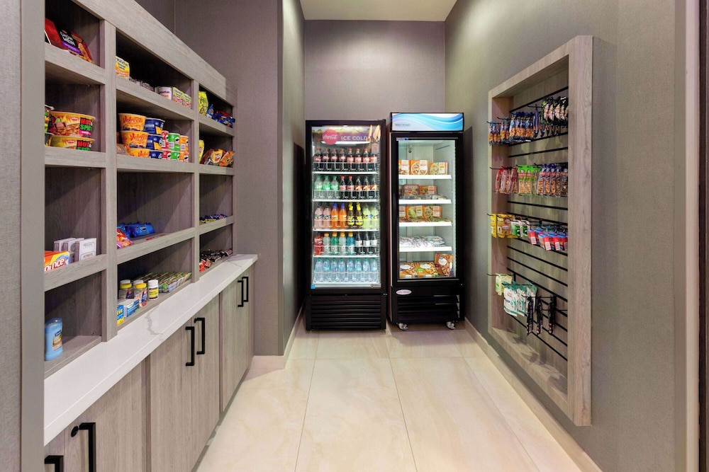 La Quinta Inn & Suites by Wyndham DeSoto