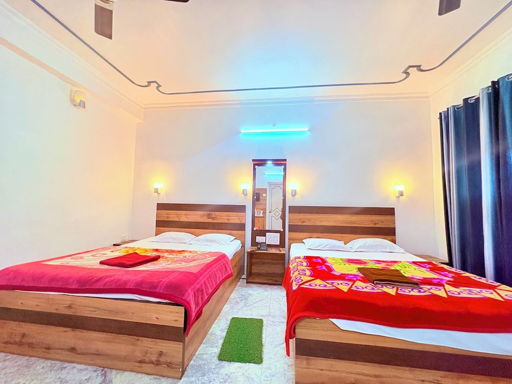 Binapani Hotel & Restaurant Tarapith