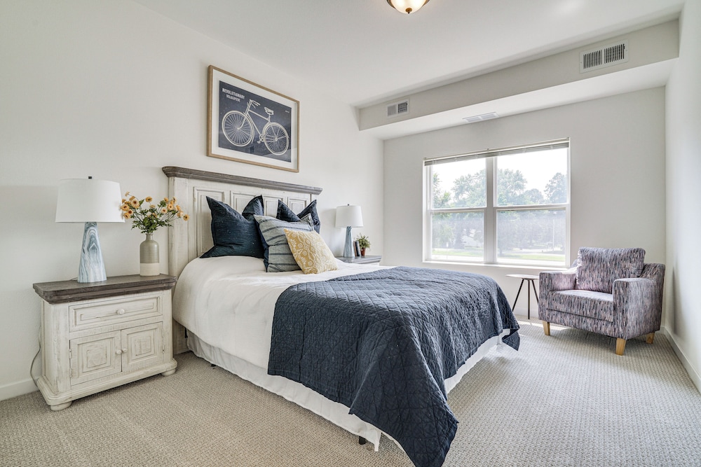 4 Mi to National Sports Center: Apt in Blaine
