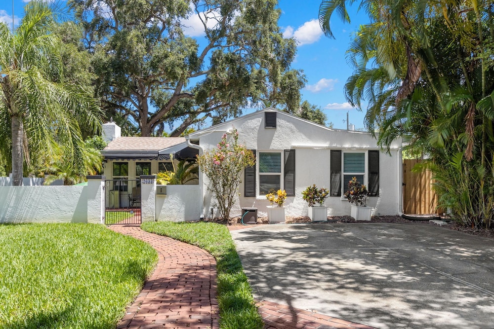 NEW Sunset Serenity - South Tampa Home With Pool