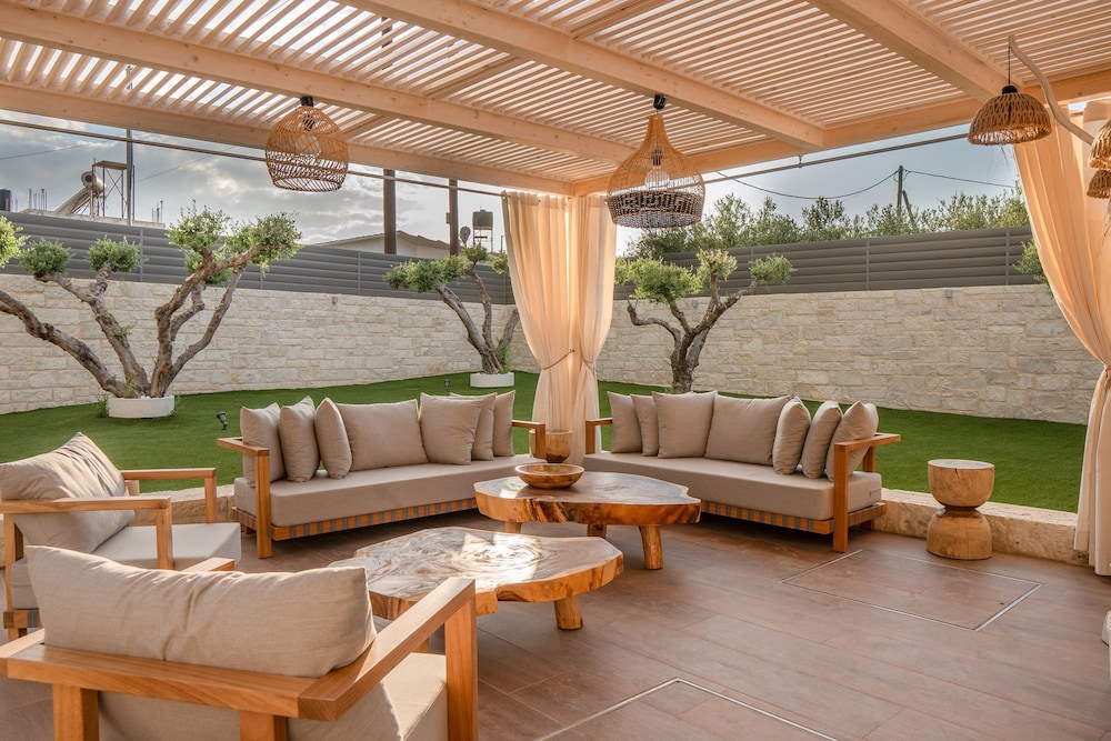 Avelia Luxury Villa With Private Pool