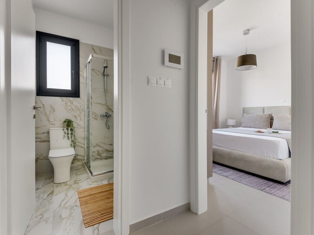 Sanders Triple - Cozy 1-bdr Apt With Balcony