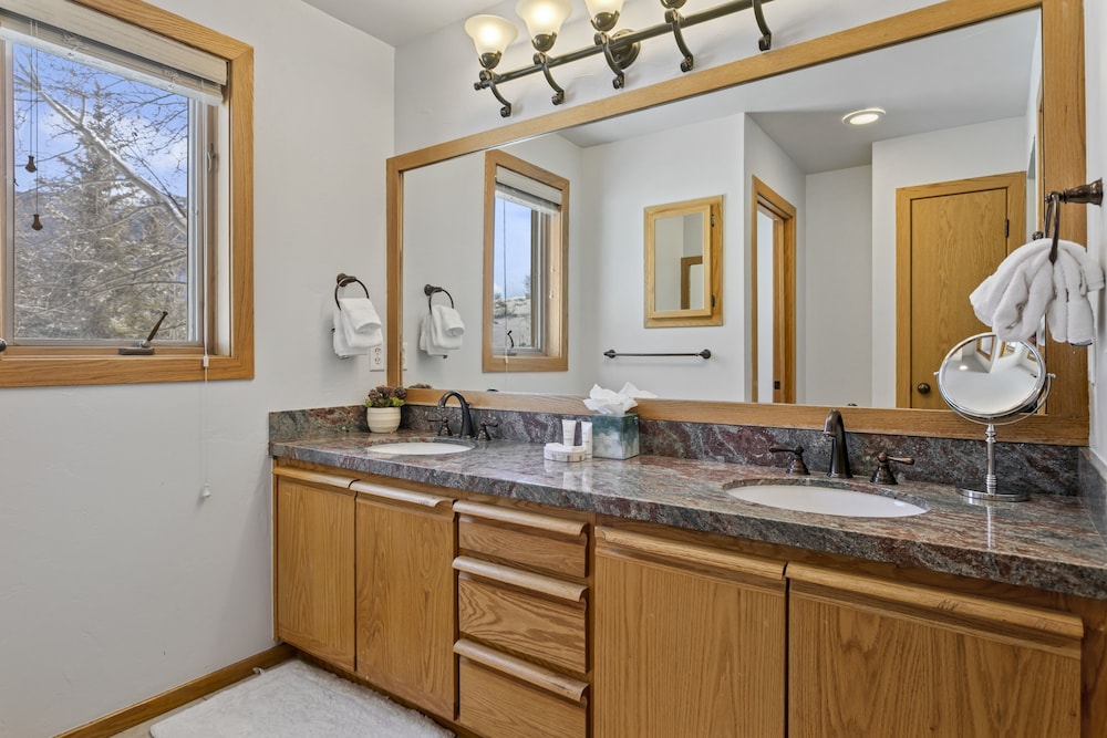 2060 Solamere Drive - Four Bedroom Home 4 Condo