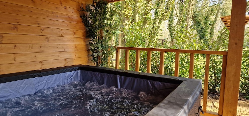 Beautiful 1-bed Cabin in Newmarket