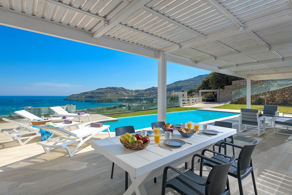 Villa Vrachos en Rhodes — balance & terrace