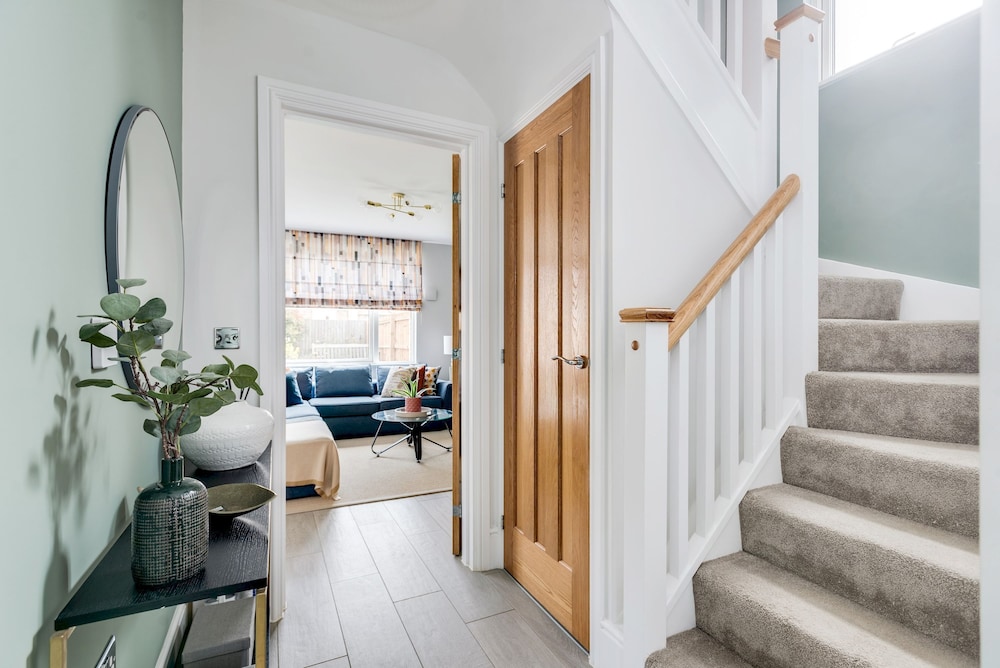 Stylish 4-br House - Free Parking Nice Garden