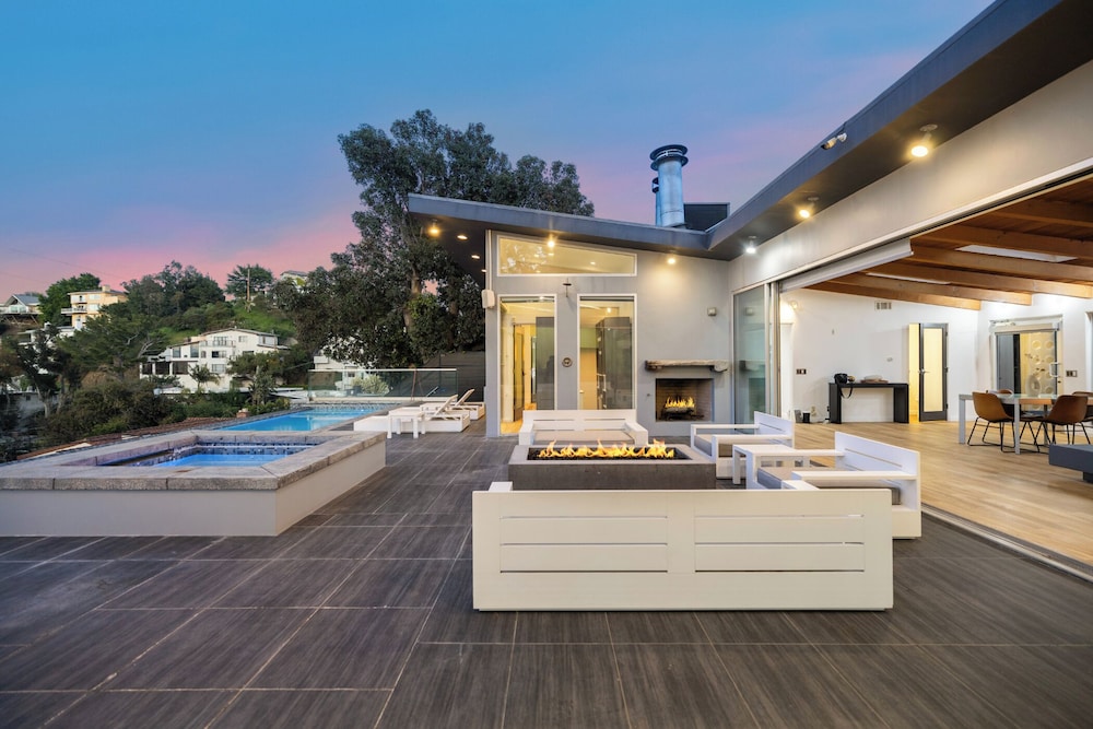 Mulholland View - Mid-century Modern Escape w/ Infinity Pool