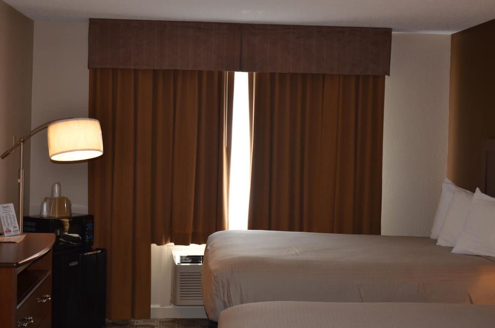 Brookshire Inn & Suites