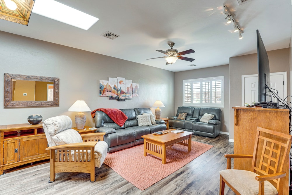 Mtn-view Oasis w/ Pool Access in Green Valley!