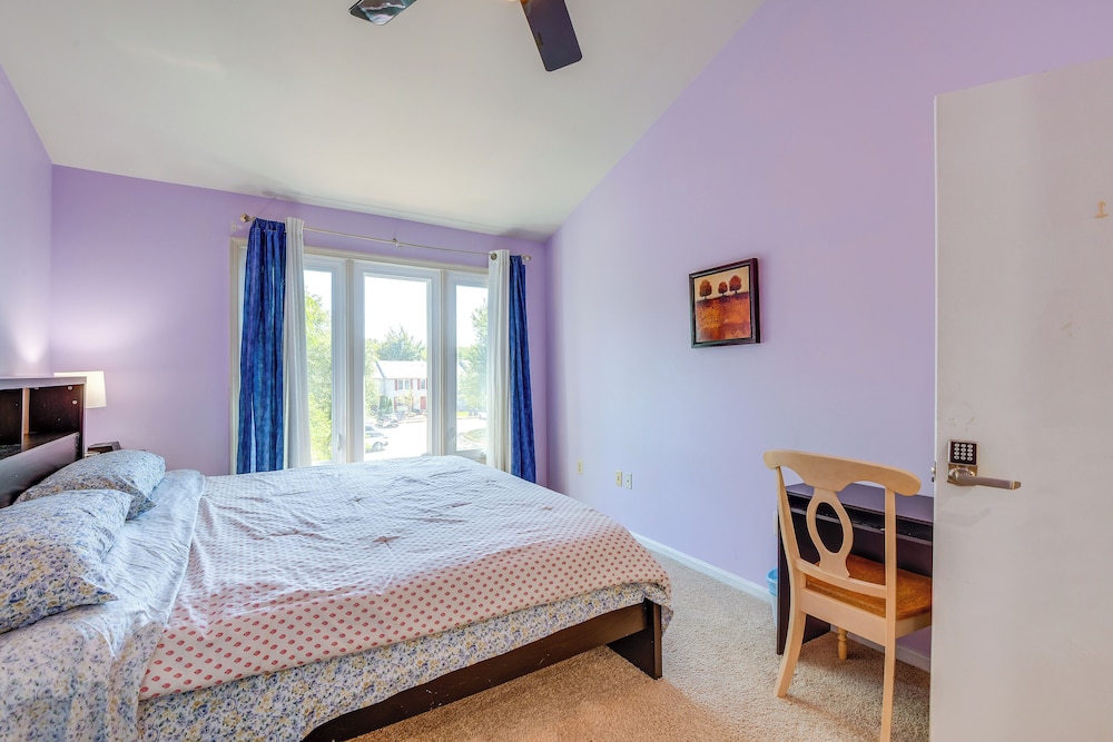 Close to Hospital & Dulles: Herndon Townhome