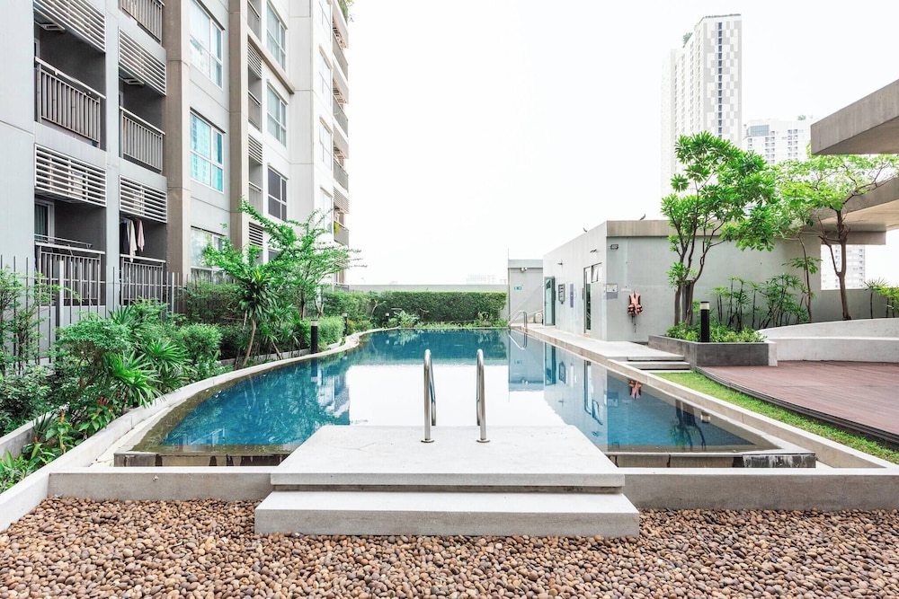 2BR 7 Mins Walk to BTS Bill Included