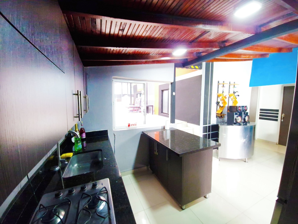 PROMO 18 BDRM Building, Pool+ 5Jacuzzis at Poblado