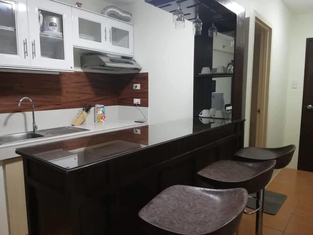 1 Bedroom Deluxe Condo at Apartelle D' Oasis